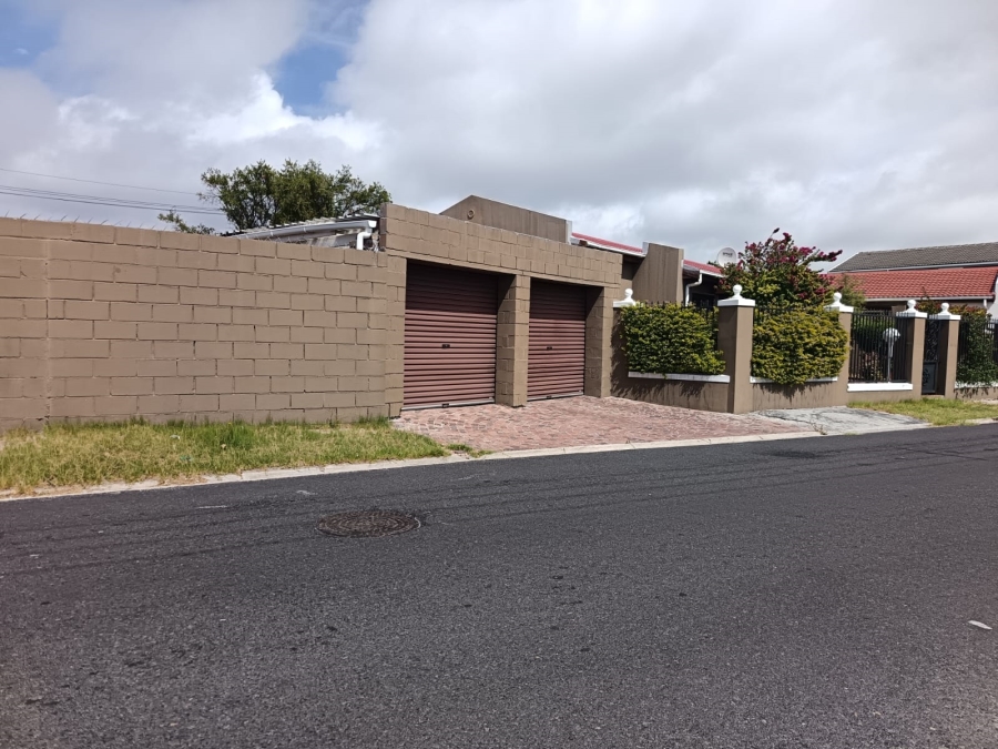 4 Bedroom Property for Sale in Athlone Western Cape